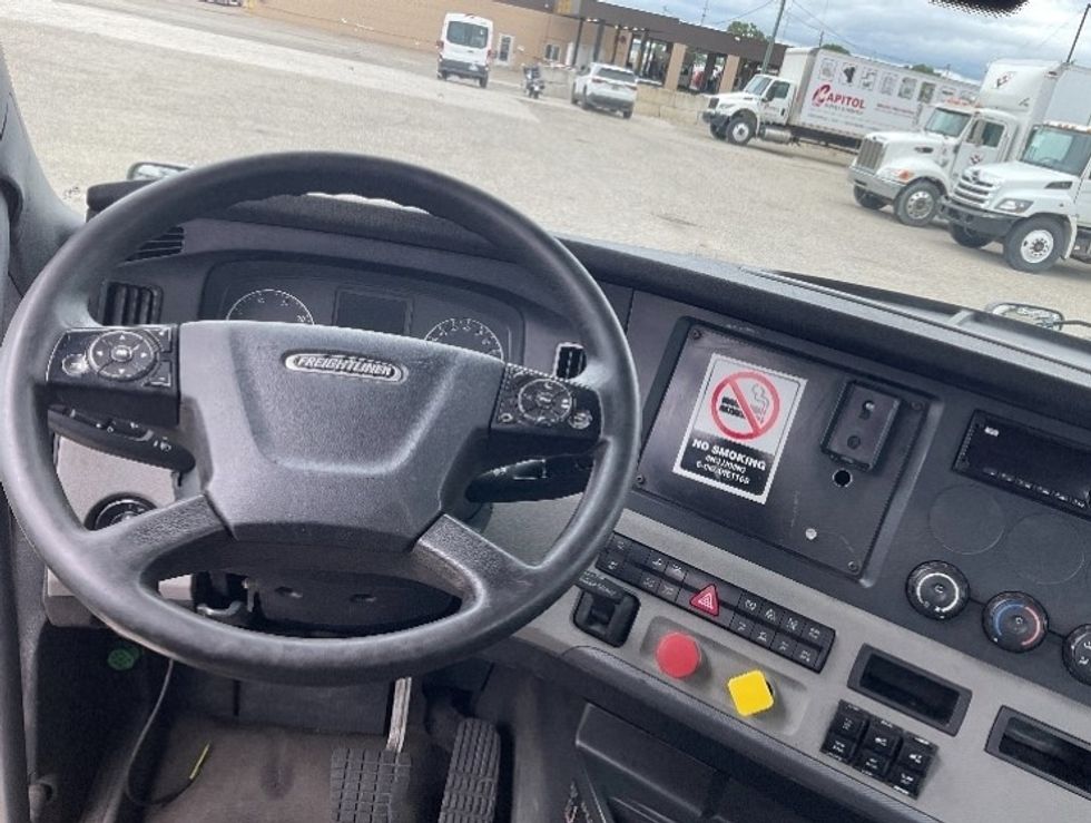 Day Cab Tractor-Heavy Duty Tractors-Freightliner-2019-T12664ST-Flint-MI-501,375\n\t\tmiles-$ 38,500 - Image 10