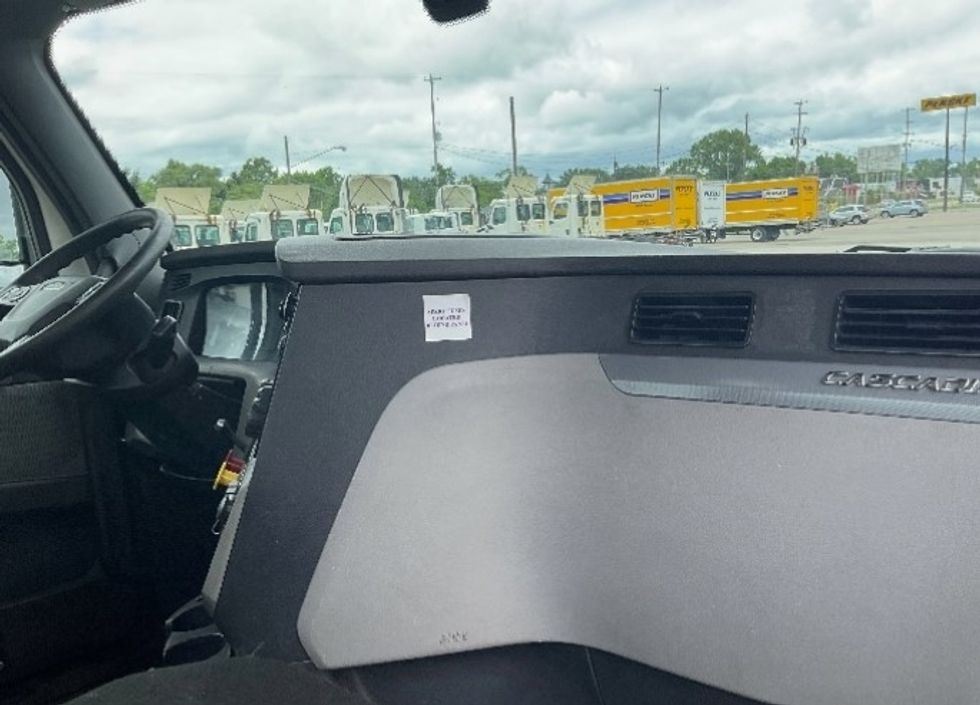 Day Cab Tractor-Heavy Duty Tractors-Freightliner-2019-T12664ST-Flint-MI-501,375\n\t\tmiles-$ 38,500 - Image 12