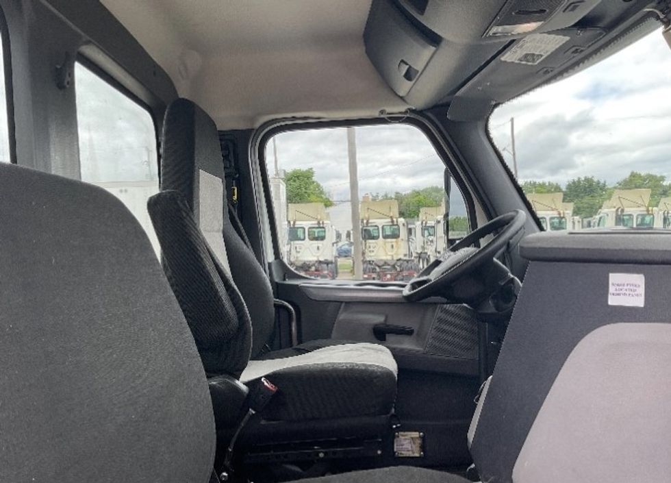 Day Cab Tractor-Heavy Duty Tractors-Freightliner-2019-T12664ST-Flint-MI-501,375\n\t\tmiles-$ 38,500 - Image 13