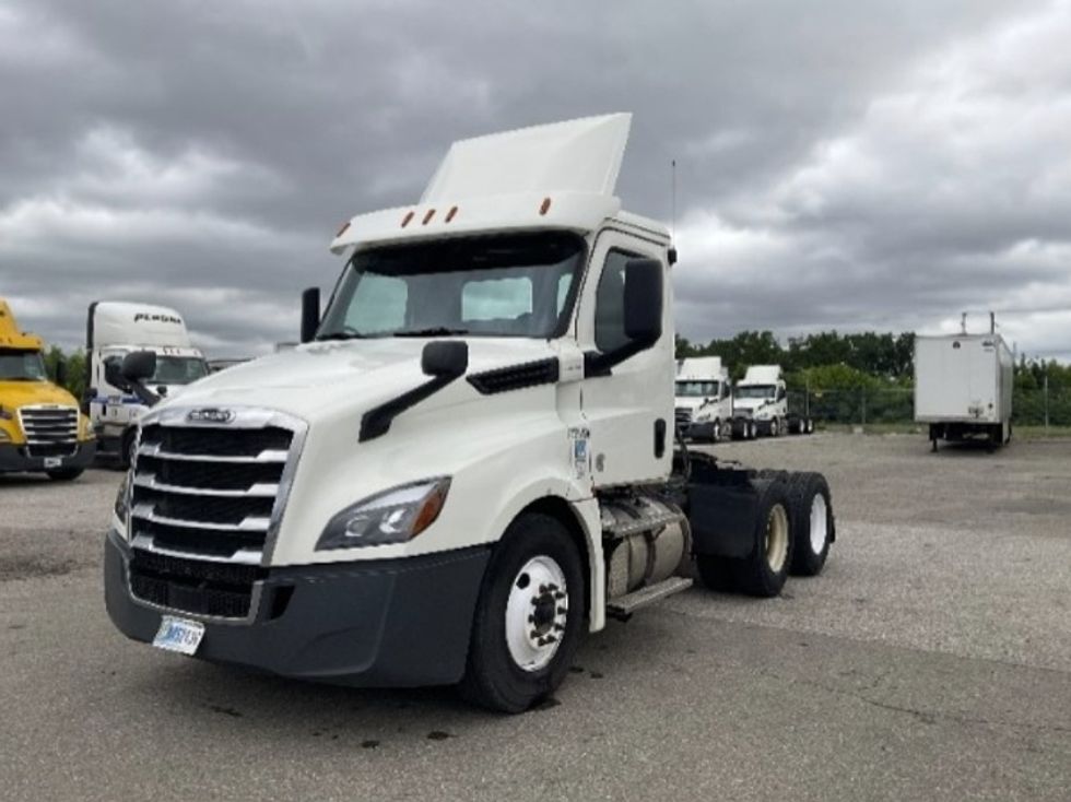 Day Cab Tractor-Heavy Duty Tractors-Freightliner-2019-T12664ST-Flint-MI-501,375\n\t\tmiles-$ 38,500 - Image 3