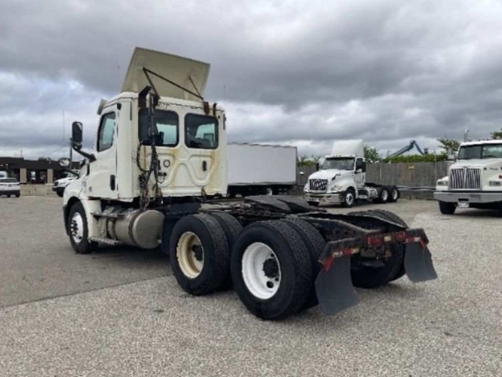 Day Cab Tractor-Heavy Duty Tractors-Freightliner-2019-T12664ST-Flint-MI-501,375\n\t\tmiles-$ 38,500 - Image 5