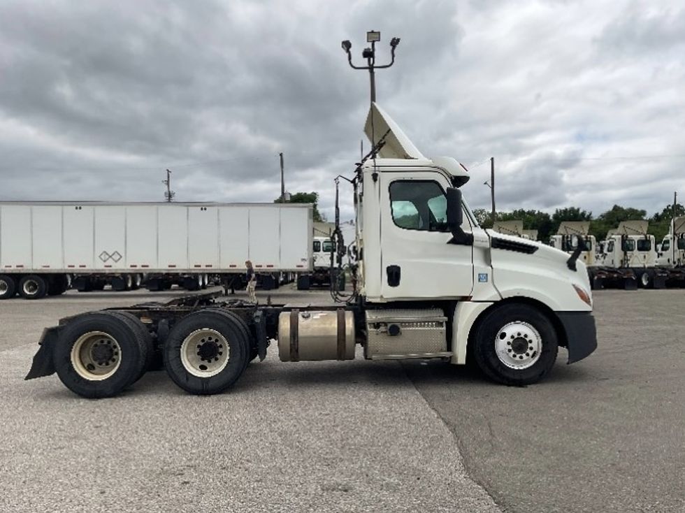 Day Cab Tractor-Heavy Duty Tractors-Freightliner-2019-T12664ST-Flint-MI-501,375\n\t\tmiles-$ 38,500 - Image 8
