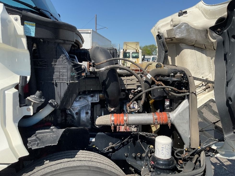 Day Cab Tractor-Heavy Duty Tractors-Freightliner-2019-T12664ST-Flint-MI-516,134\n\t\tmiles-$ 37,250 - Image 15