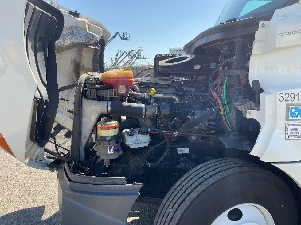 Day Cab Tractor-Heavy Duty Tractors-Freightliner-2019-T12664ST-Flint-MI-516,134\n\t\tmiles-$ 37,250 - Image 16