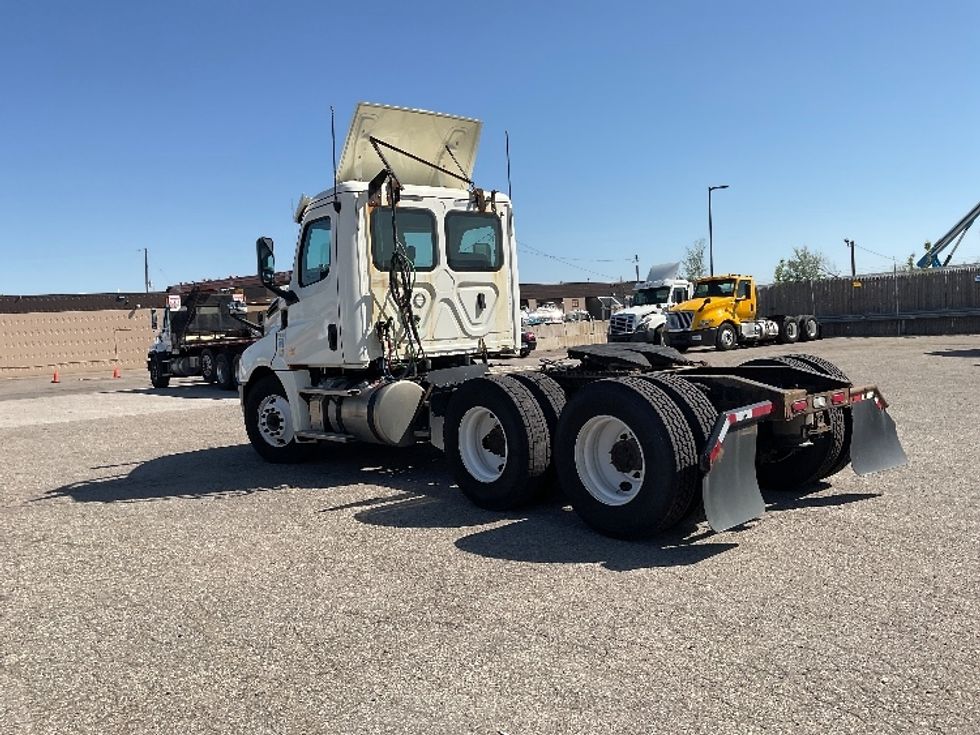Day Cab Tractor-Heavy Duty Tractors-Freightliner-2019-T12664ST-Flint-MI-516,134\n\t\tmiles-$ 37,250 - Image 5
