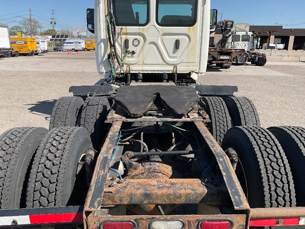 Day Cab Tractor-Heavy Duty Tractors-Freightliner-2019-T12664ST-Flint-MI-516,134\n\t\tmiles-$ 37,250 - Image 6