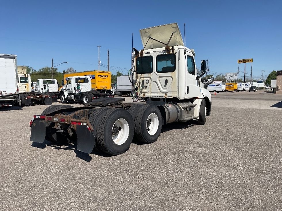 Day Cab Tractor-Heavy Duty Tractors-Freightliner-2019-T12664ST-Flint-MI-516,134\n\t\tmiles-$ 37,250 - Image 7
