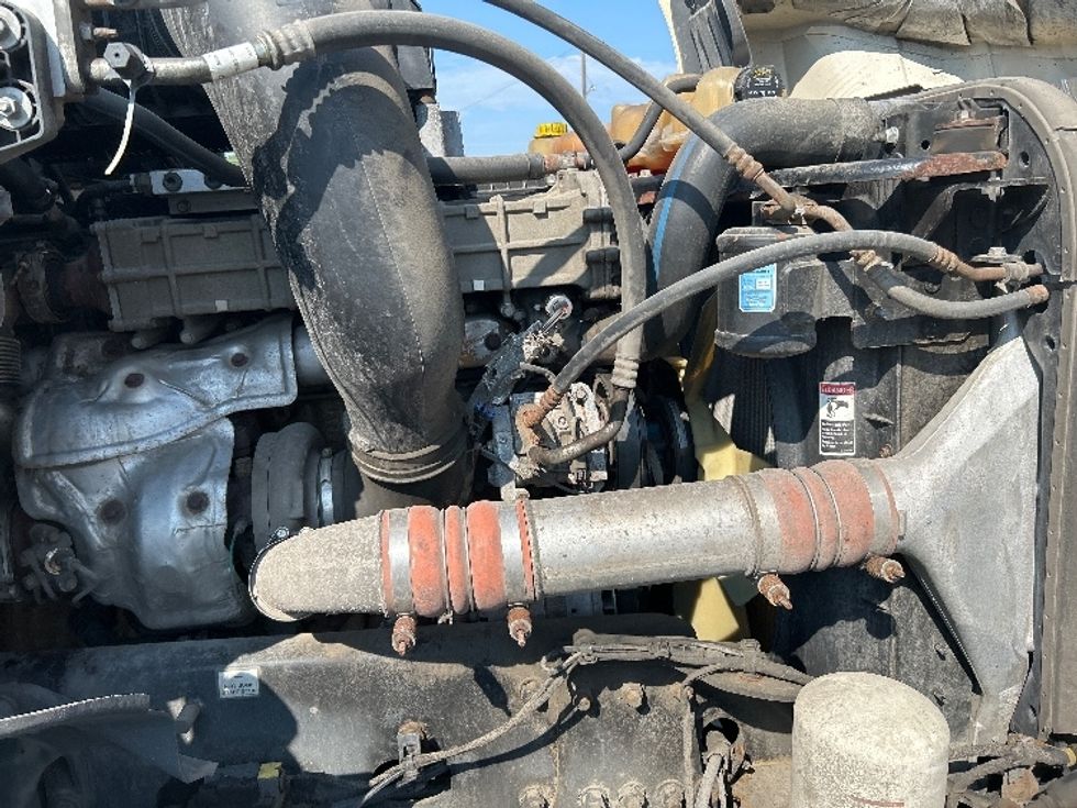 Day Cab Tractor-Heavy Duty Tractors-Freightliner-2019-T12664ST-Flint-MI-524,292\n\t\tmiles-$ 36,500 - Image 14