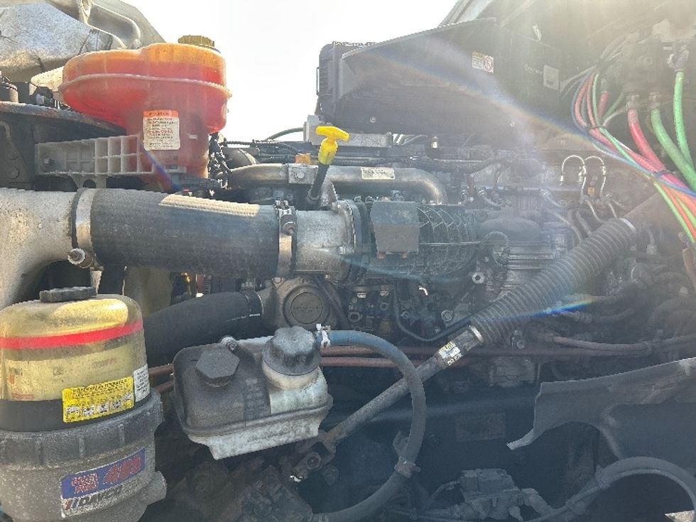 Day Cab Tractor-Heavy Duty Tractors-Freightliner-2019-T12664ST-Flint-MI-524,292\n\t\tmiles-$ 36,500 - Image 15