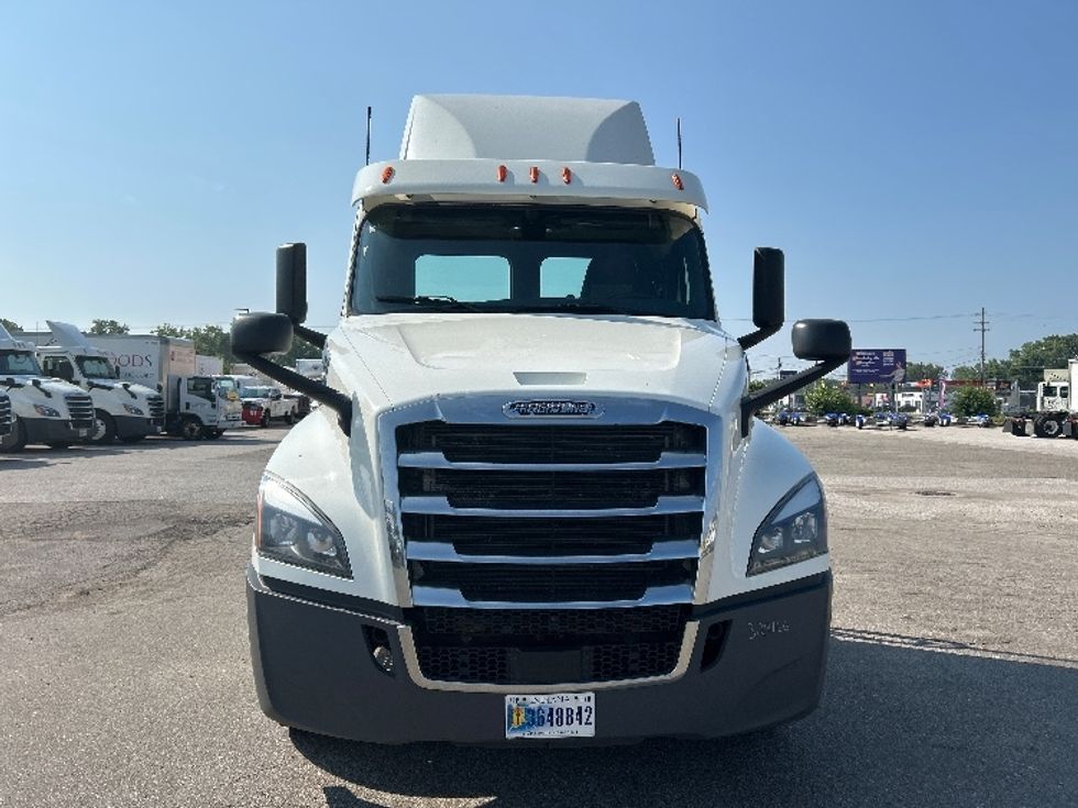 Day Cab Tractor-Heavy Duty Tractors-Freightliner-2019-T12664ST-Flint-MI-524,292\n\t\tmiles-$ 36,500 - Image 2