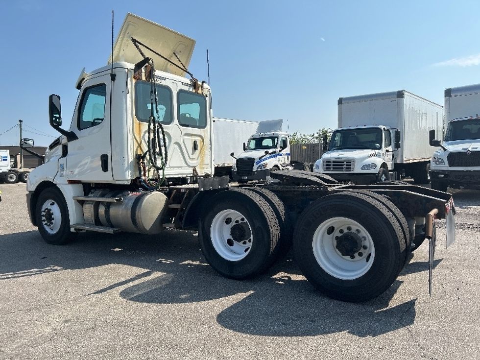 Day Cab Tractor-Heavy Duty Tractors-Freightliner-2019-T12664ST-Flint-MI-524,292\n\t\tmiles-$ 36,500 - Image 5