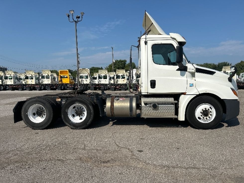 Day Cab Tractor-Heavy Duty Tractors-Freightliner-2019-T12664ST-Flint-MI-524,292\n\t\tmiles-$ 36,500 - Image 7