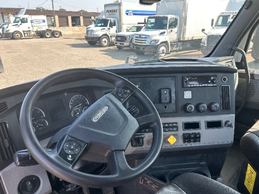 Day Cab Tractor-Heavy Duty Tractors-Freightliner-2019-T12664ST-Flint-MI-524,292\n\t\tmiles-$ 36,500 - Image 9