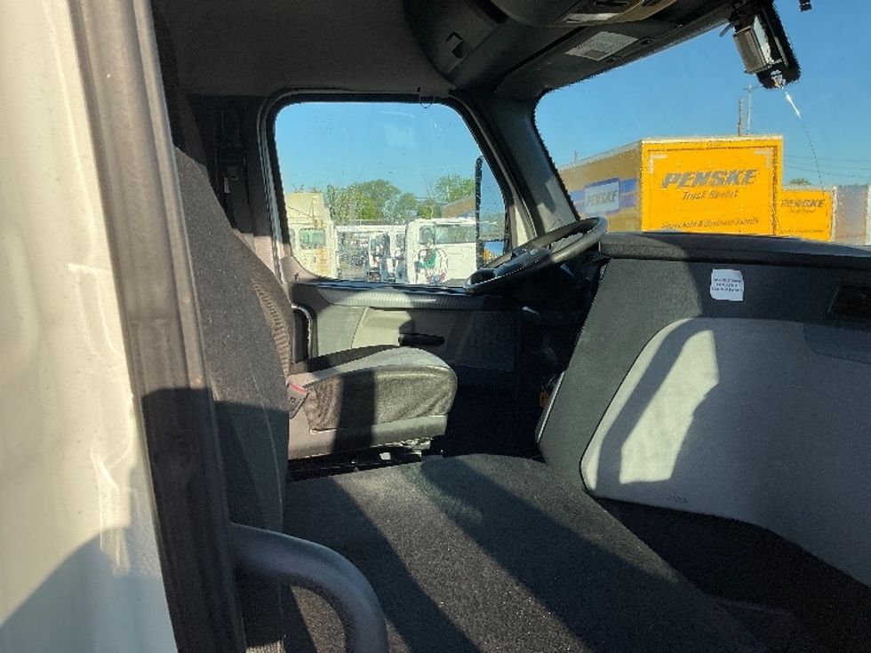 Day Cab Tractor-Heavy Duty Tractors-Freightliner-2019-T12664ST-Flint-MI-529,177\n\t\tmiles-$ 36,250 - Image 14