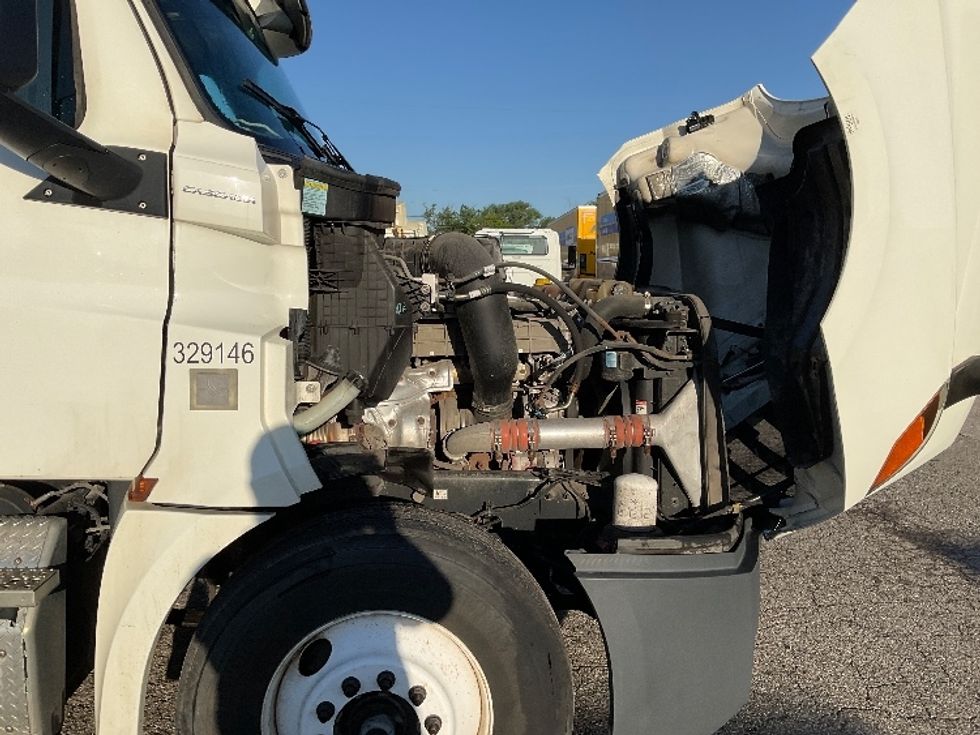 Day Cab Tractor-Heavy Duty Tractors-Freightliner-2019-T12664ST-Flint-MI-529,177\n\t\tmiles-$ 36,250 - Image 15