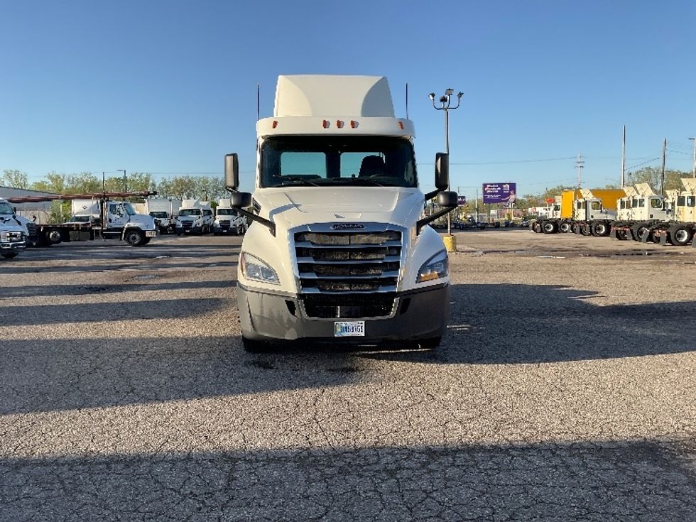 Day Cab Tractor-Heavy Duty Tractors-Freightliner-2019-T12664ST-Flint-MI-529,177\n\t\tmiles-$ 36,250 - Image 2