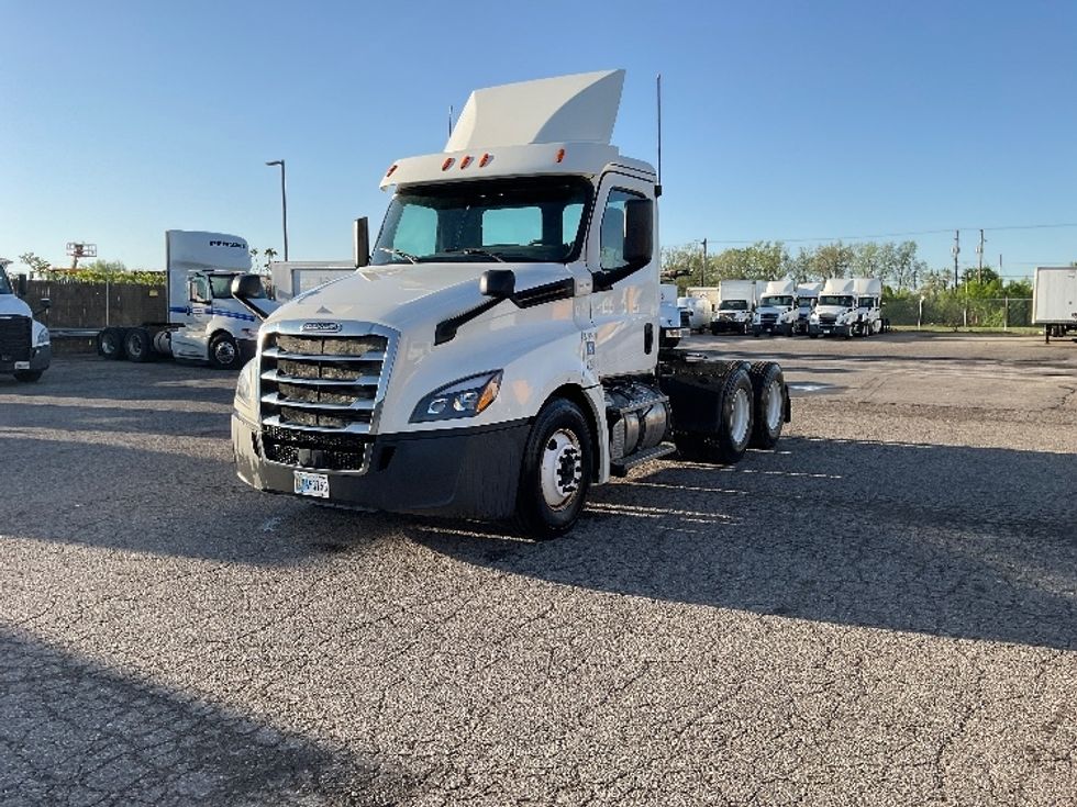 Day Cab Tractor-Heavy Duty Tractors-Freightliner-2019-T12664ST-Flint-MI-529,177\n\t\tmiles-$ 36,250 - Image 3