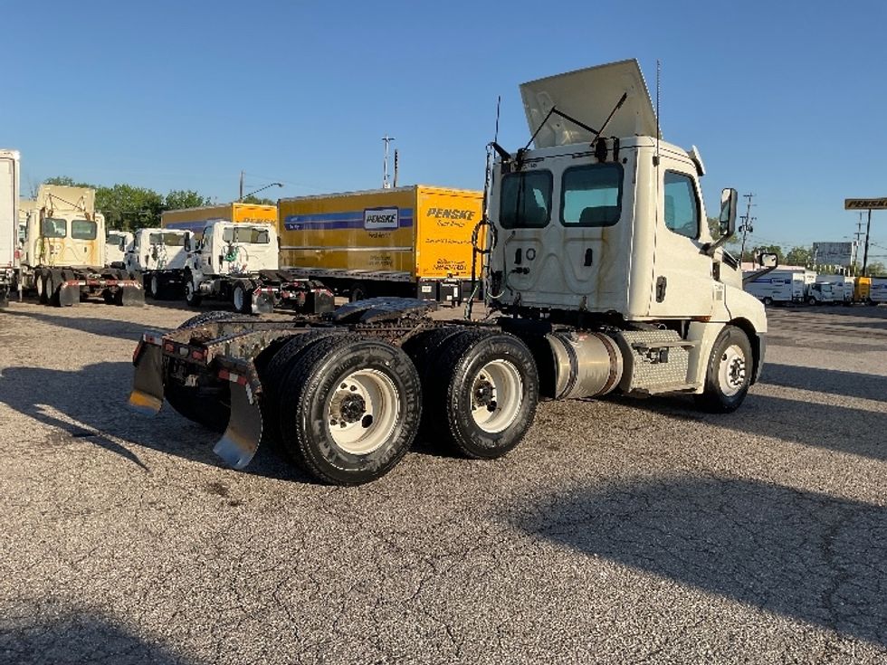 Day Cab Tractor-Heavy Duty Tractors-Freightliner-2019-T12664ST-Flint-MI-529,177\n\t\tmiles-$ 36,250 - Image 7