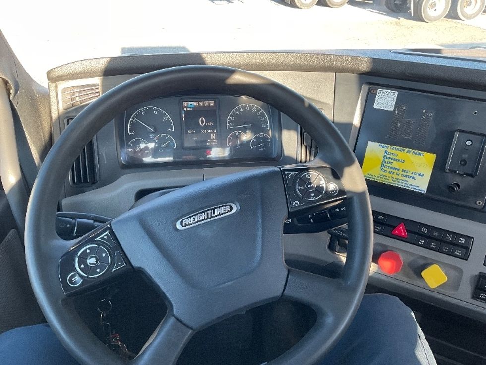 Day Cab Tractor-Heavy Duty Tractors-Freightliner-2019-T12664ST-Flint-MI-530,047\n\t\tmiles-$ 36,000 - Image 11
