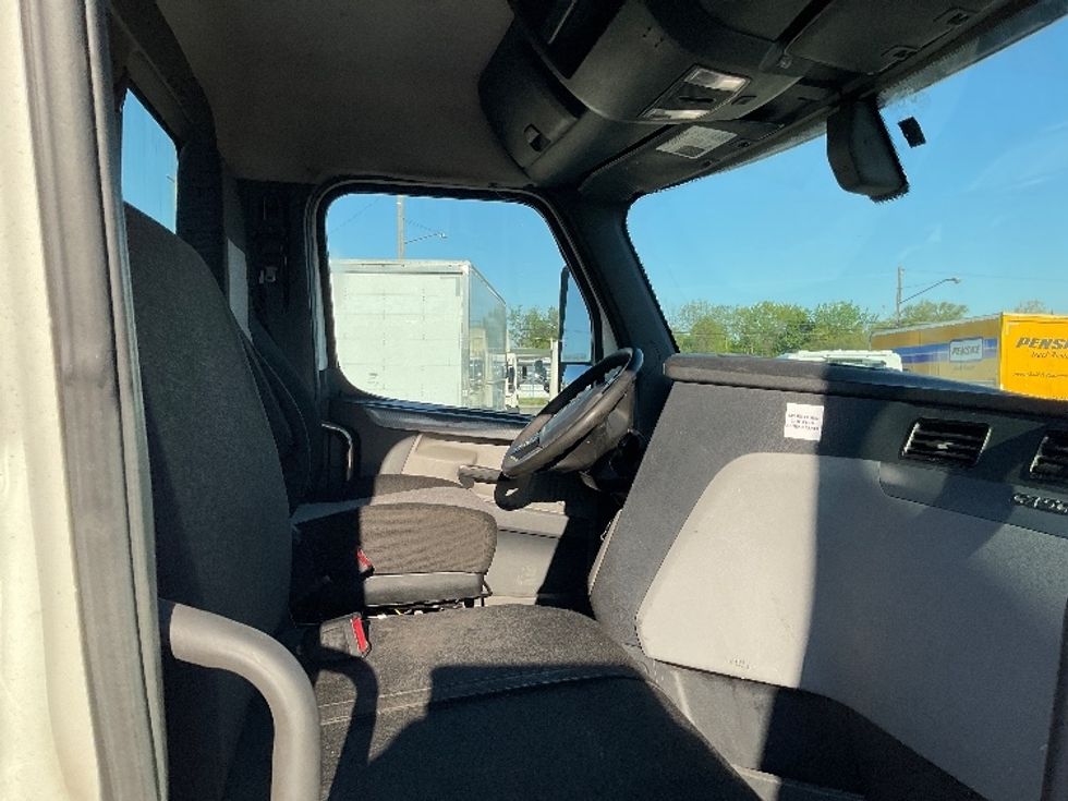 Day Cab Tractor-Heavy Duty Tractors-Freightliner-2019-T12664ST-Flint-MI-530,047\n\t\tmiles-$ 36,000 - Image 14