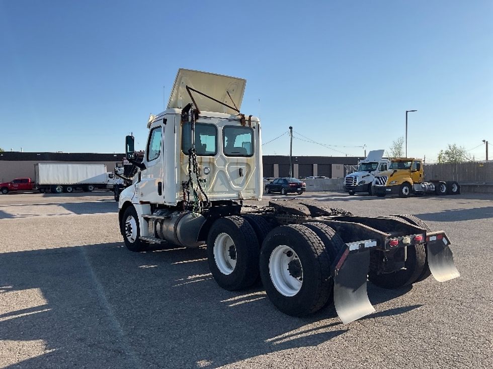 Day Cab Tractor-Heavy Duty Tractors-Freightliner-2019-T12664ST-Flint-MI-530,047\n\t\tmiles-$ 36,000 - Image 5