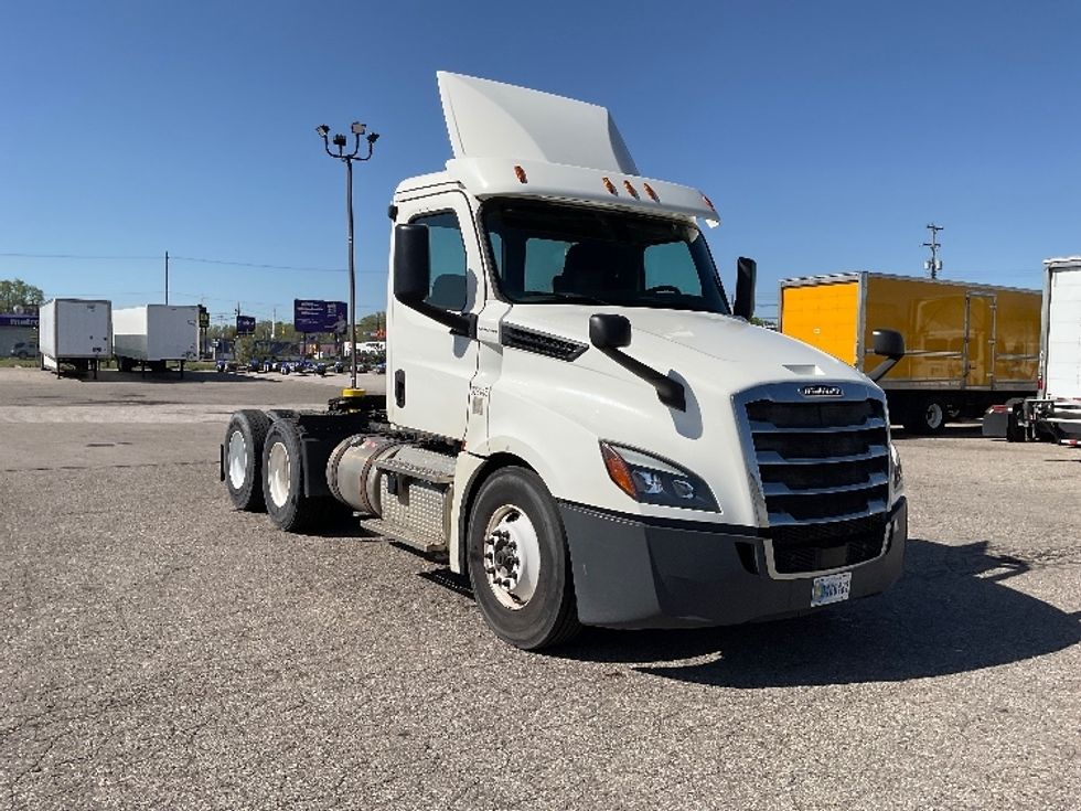 Day Cab Tractor-Heavy Duty Tractors-Freightliner-2019-T12664ST-Flint-MI-534,897\n\t\tmiles-$ 35,750 - Image 1