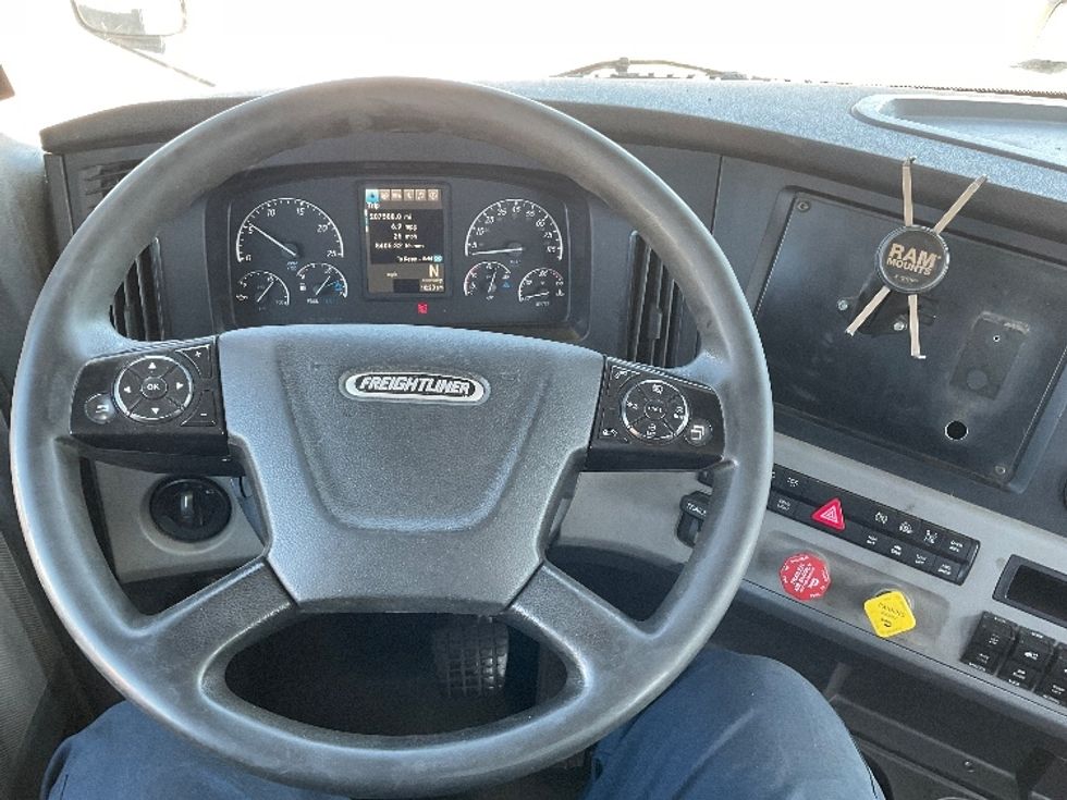 Day Cab Tractor-Heavy Duty Tractors-Freightliner-2019-T12664ST-Flint-MI-534,897\n\t\tmiles-$ 35,750 - Image 11