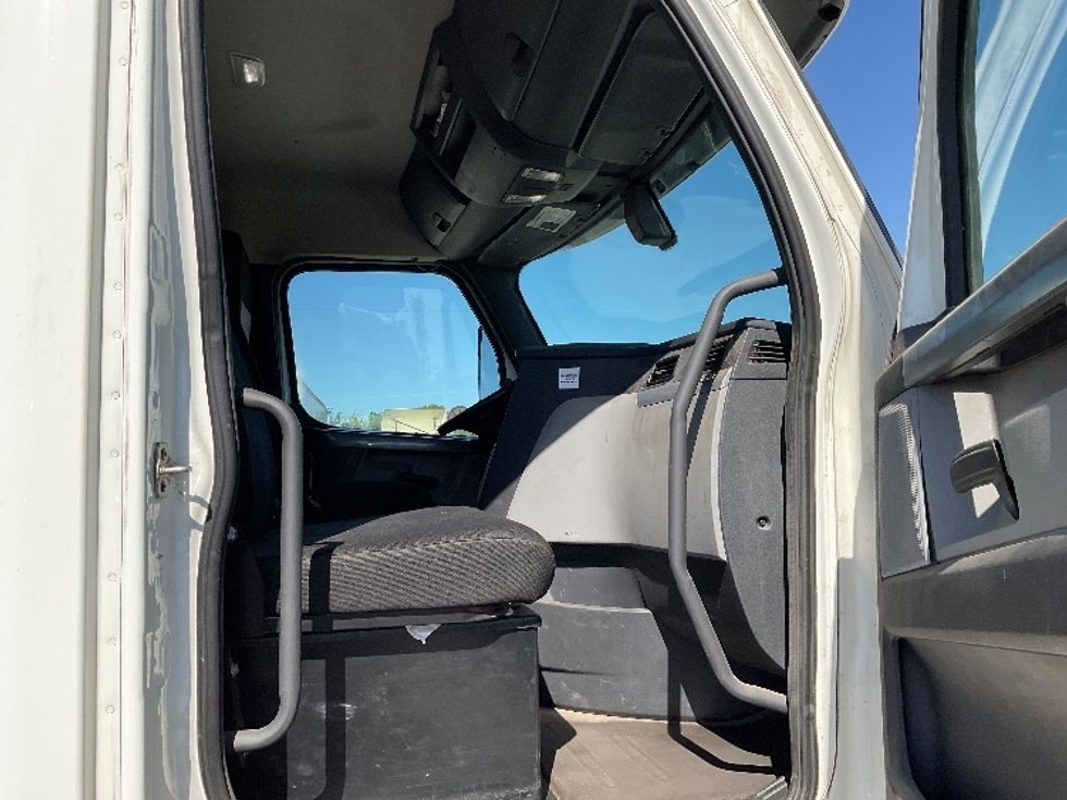 Day Cab Tractor-Heavy Duty Tractors-Freightliner-2019-T12664ST-Flint-MI-534,897\n\t\tmiles-$ 35,750 - Image 12