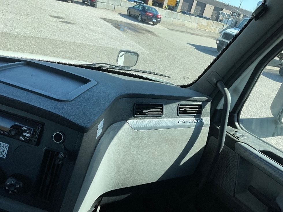 Day Cab Tractor-Heavy Duty Tractors-Freightliner-2019-T12664ST-Flint-MI-534,897\n\t\tmiles-$ 35,750 - Image 13