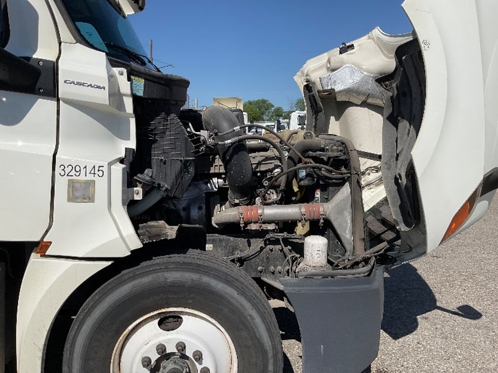 Day Cab Tractor-Heavy Duty Tractors-Freightliner-2019-T12664ST-Flint-MI-534,897\n\t\tmiles-$ 35,750 - Image 15