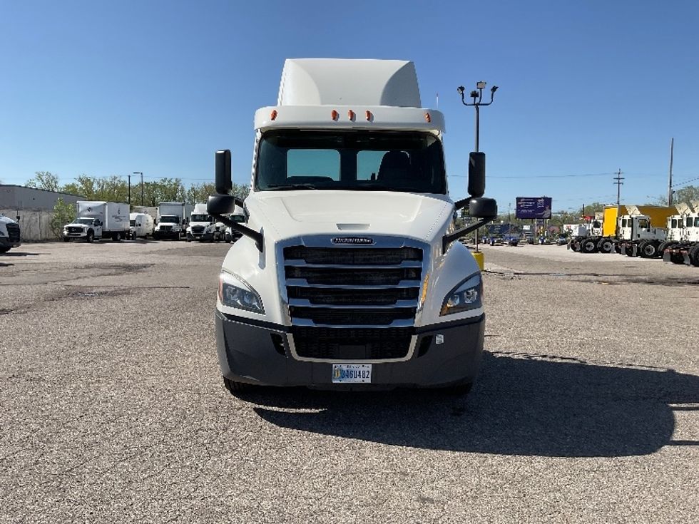 Day Cab Tractor-Heavy Duty Tractors-Freightliner-2019-T12664ST-Flint-MI-534,897\n\t\tmiles-$ 35,750 - Image 2