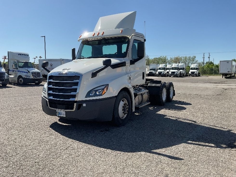 Day Cab Tractor-Heavy Duty Tractors-Freightliner-2019-T12664ST-Flint-MI-534,897\n\t\tmiles-$ 35,750 - Image 3