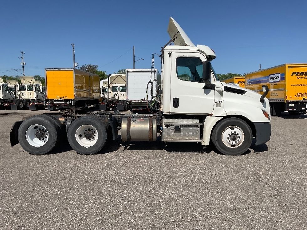 Day Cab Tractor-Heavy Duty Tractors-Freightliner-2019-T12664ST-Flint-MI-534,897\n\t\tmiles-$ 35,750 - Image 8
