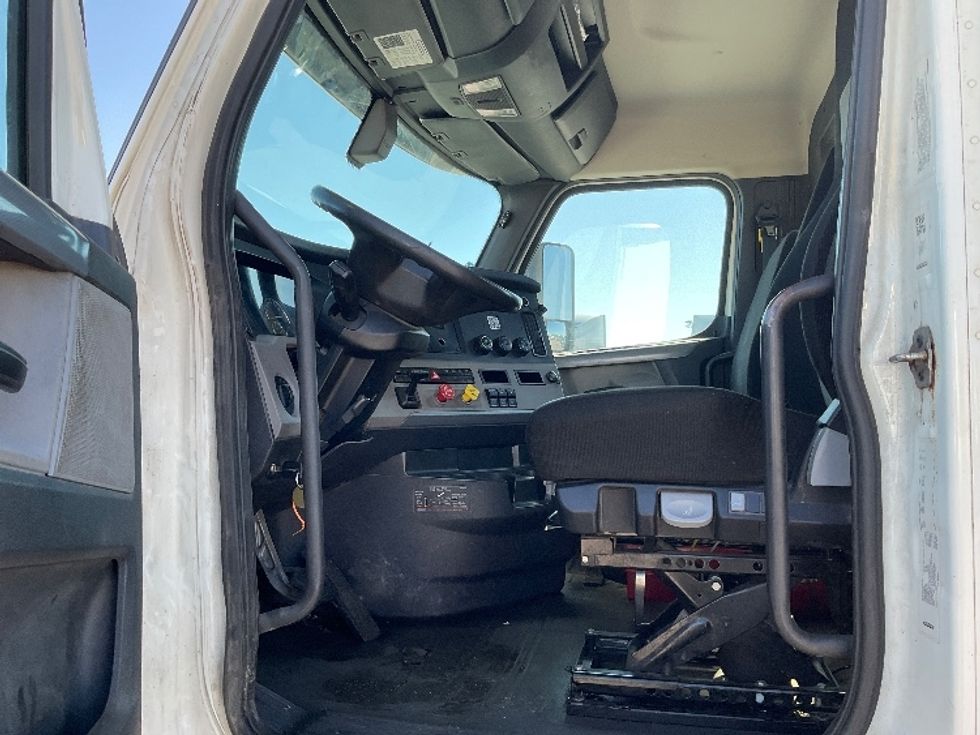 Day Cab Tractor-Heavy Duty Tractors-Freightliner-2019-T12664ST-Flint-MI-534,897\n\t\tmiles-$ 35,750 - Image 9