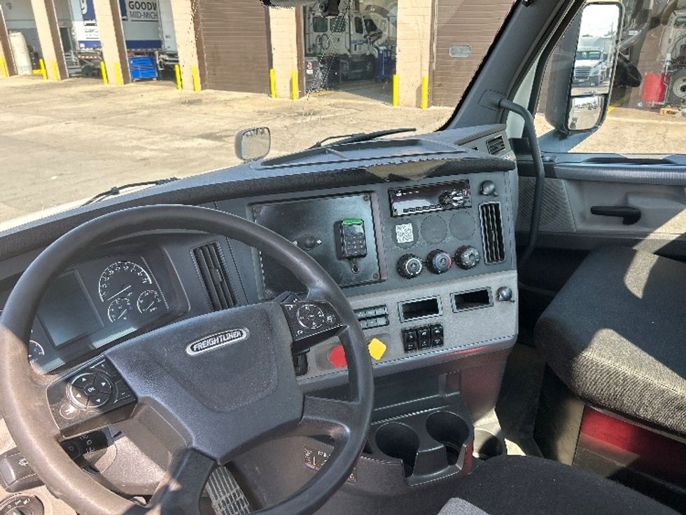 Day Cab Tractor-Heavy Duty Tractors-Freightliner-2019-T12664ST-Flint-MI-542,342\n\t\tmiles-$ 35,000 - Image 10