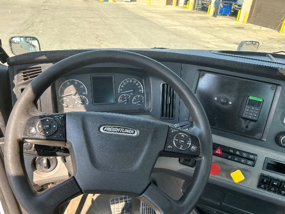 Day Cab Tractor-Heavy Duty Tractors-Freightliner-2019-T12664ST-Flint-MI-542,342\n\t\tmiles-$ 35,000 - Image 11