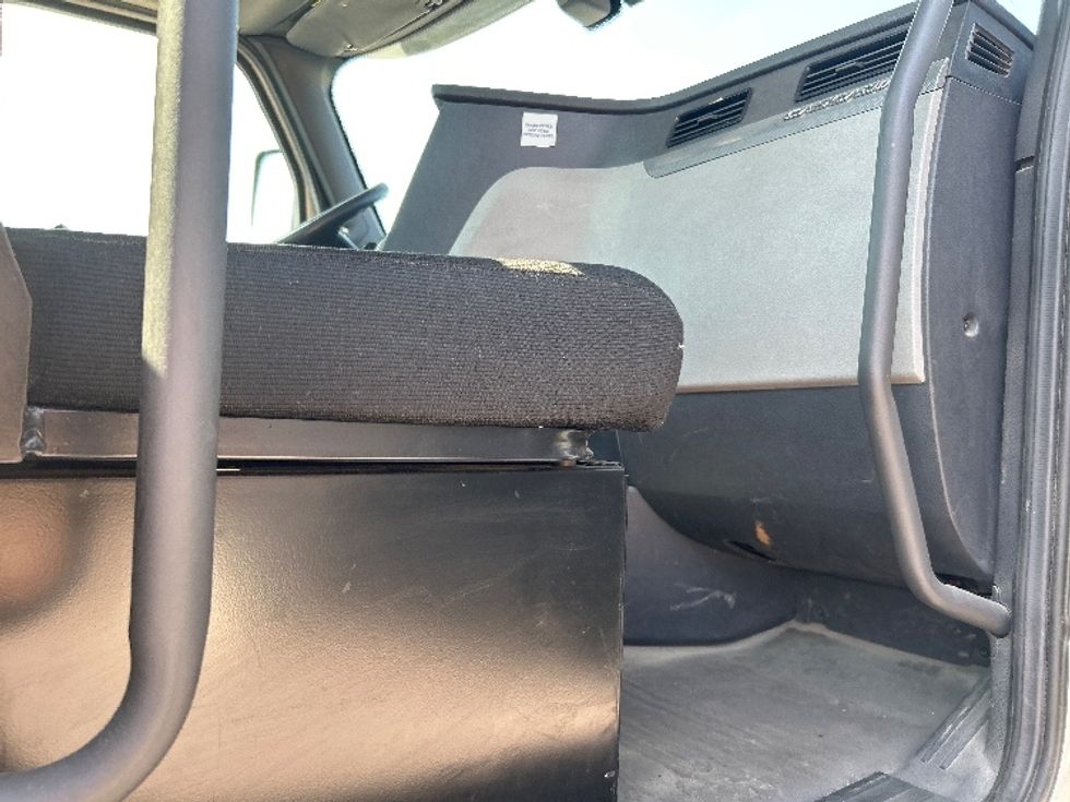 Day Cab Tractor-Heavy Duty Tractors-Freightliner-2019-T12664ST-Flint-MI-542,342\n\t\tmiles-$ 35,000 - Image 12