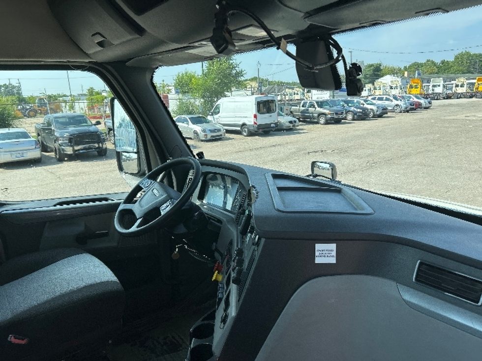 Day Cab Tractor-Heavy Duty Tractors-Freightliner-2019-T12664ST-Flint-MI-542,342\n\t\tmiles-$ 35,000 - Image 14