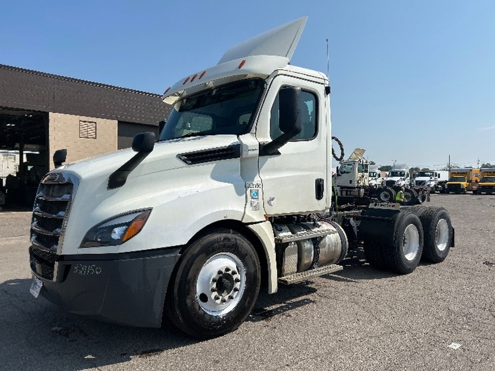 Day Cab Tractor-Heavy Duty Tractors-Freightliner-2019-T12664ST-Flint-MI-542,342\n\t\tmiles-$ 35,000 - Image 3