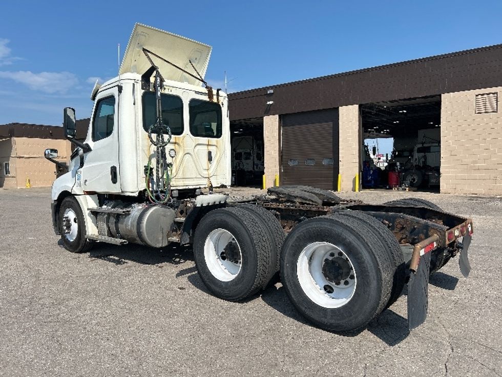 Day Cab Tractor-Heavy Duty Tractors-Freightliner-2019-T12664ST-Flint-MI-542,342\n\t\tmiles-$ 35,000 - Image 5