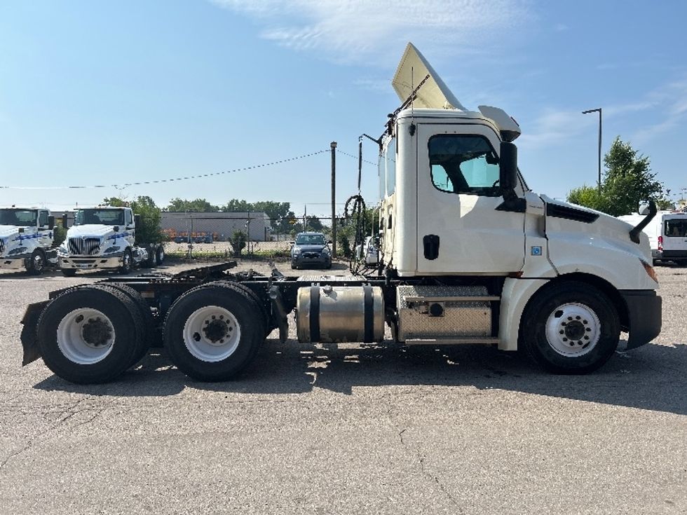 Day Cab Tractor-Heavy Duty Tractors-Freightliner-2019-T12664ST-Flint-MI-542,342\n\t\tmiles-$ 35,000 - Image 8