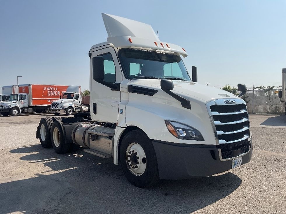 Day Cab Tractor-Heavy Duty Tractors-Freightliner-2019-T12664ST-Flint-MI-556,732\n\t\tmiles-$ 34,000 - Image 1