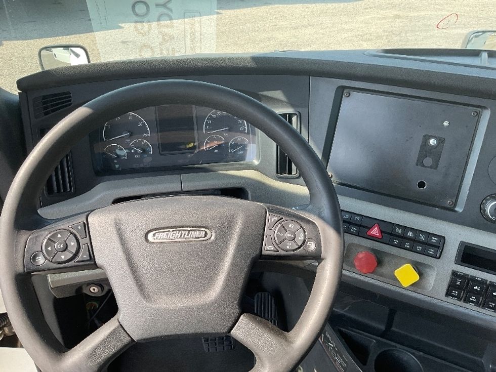 Day Cab Tractor-Heavy Duty Tractors-Freightliner-2019-T12664ST-Flint-MI-556,732\n\t\tmiles-$ 34,000 - Image 11
