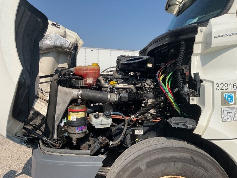 Day Cab Tractor-Heavy Duty Tractors-Freightliner-2019-T12664ST-Flint-MI-556,732\n\t\tmiles-$ 34,000 - Image 16