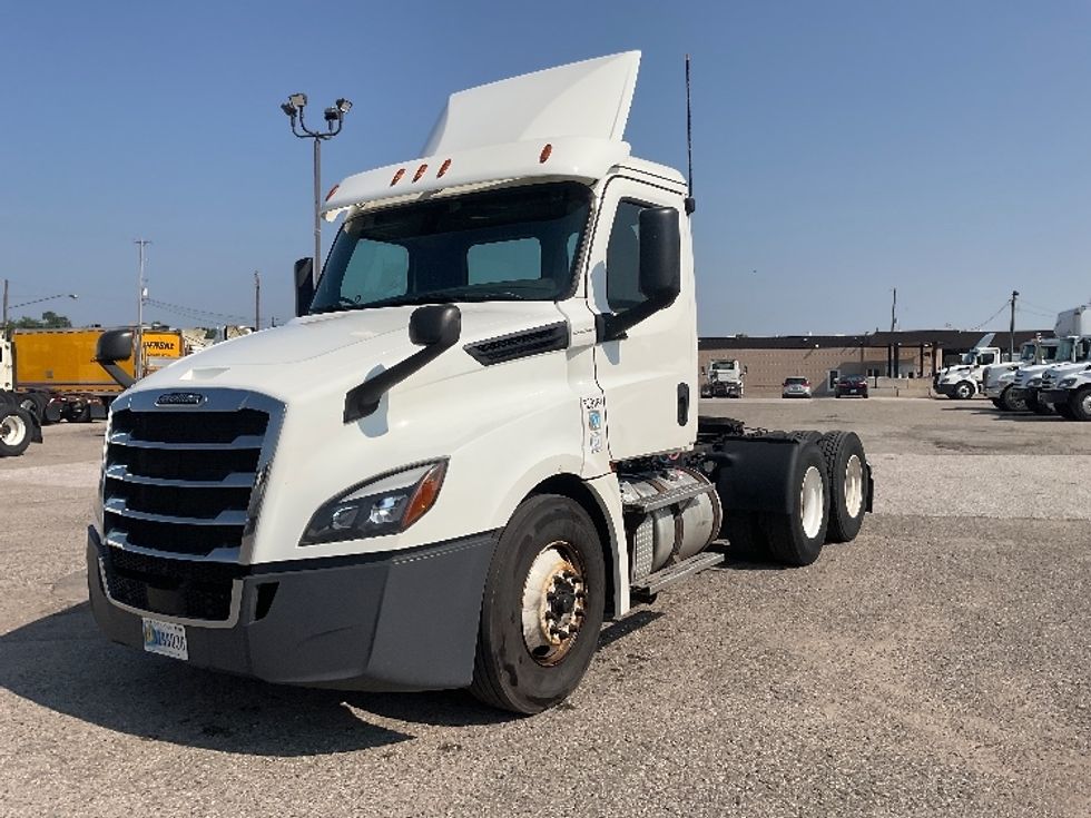 Day Cab Tractor-Heavy Duty Tractors-Freightliner-2019-T12664ST-Flint-MI-556,732\n\t\tmiles-$ 34,000 - Image 3