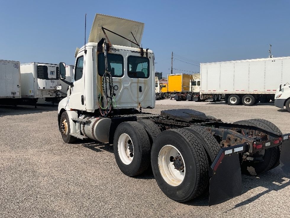 Day Cab Tractor-Heavy Duty Tractors-Freightliner-2019-T12664ST-Flint-MI-556,732\n\t\tmiles-$ 34,000 - Image 5