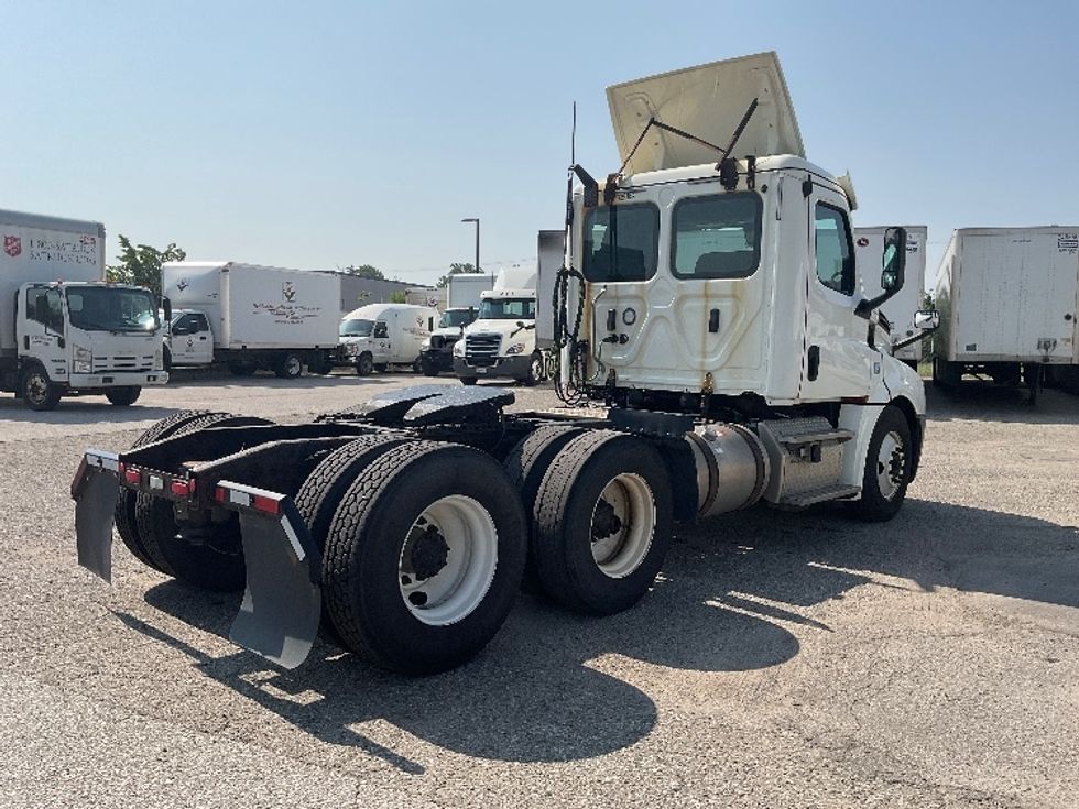 Day Cab Tractor-Heavy Duty Tractors-Freightliner-2019-T12664ST-Flint-MI-556,732\n\t\tmiles-$ 34,000 - Image 7