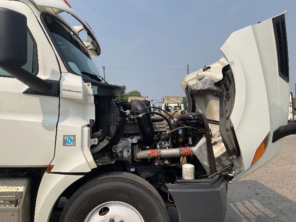 Day Cab Tractor-Heavy Duty Tractors-Freightliner-2019-T12664ST-Flint-MI-561,997\n\t\tmiles-$ 33,500 - Image 15