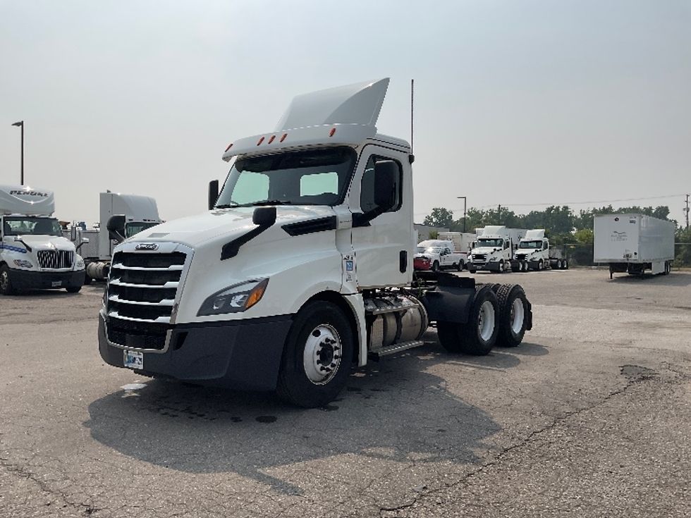 Day Cab Tractor-Heavy Duty Tractors-Freightliner-2019-T12664ST-Flint-MI-561,997\n\t\tmiles-$ 33,500 - Image 3