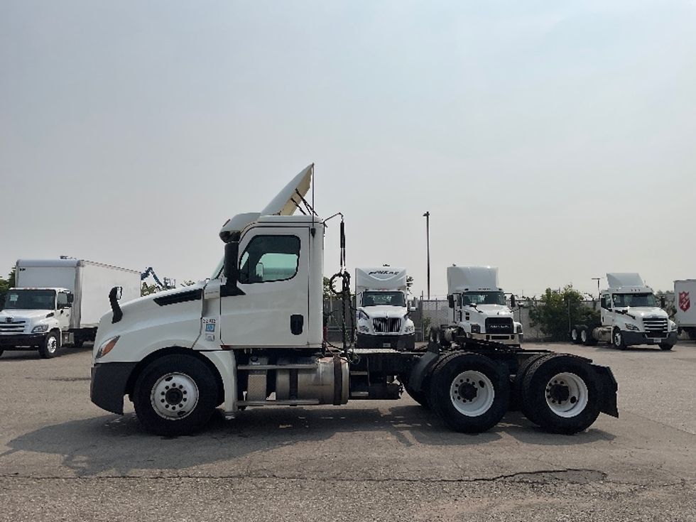 Day Cab Tractor-Heavy Duty Tractors-Freightliner-2019-T12664ST-Flint-MI-561,997\n\t\tmiles-$ 33,500 - Image 4